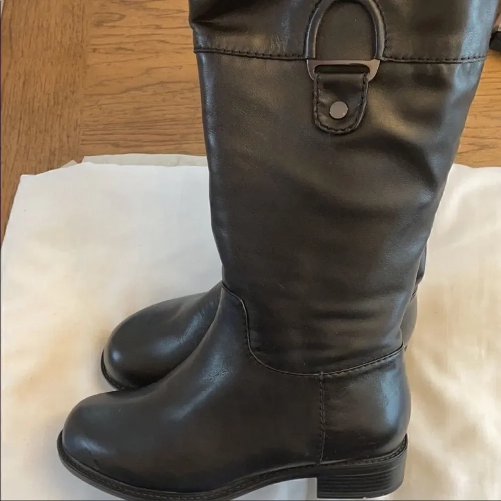 DAVID TATE KNEE HIGH LEATHER BOOTS.  NEW